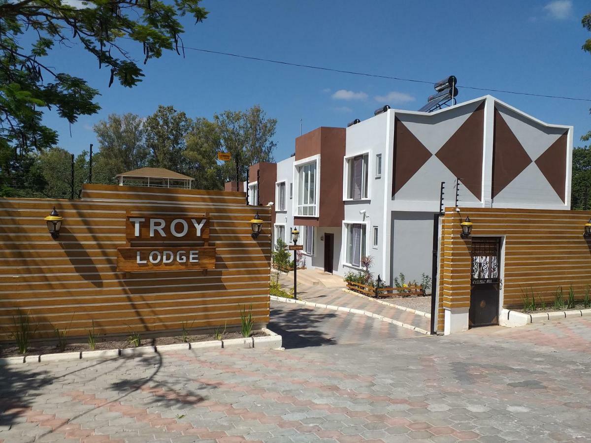 Troy Lodge ลุซากา ภายนอก รูปภาพ