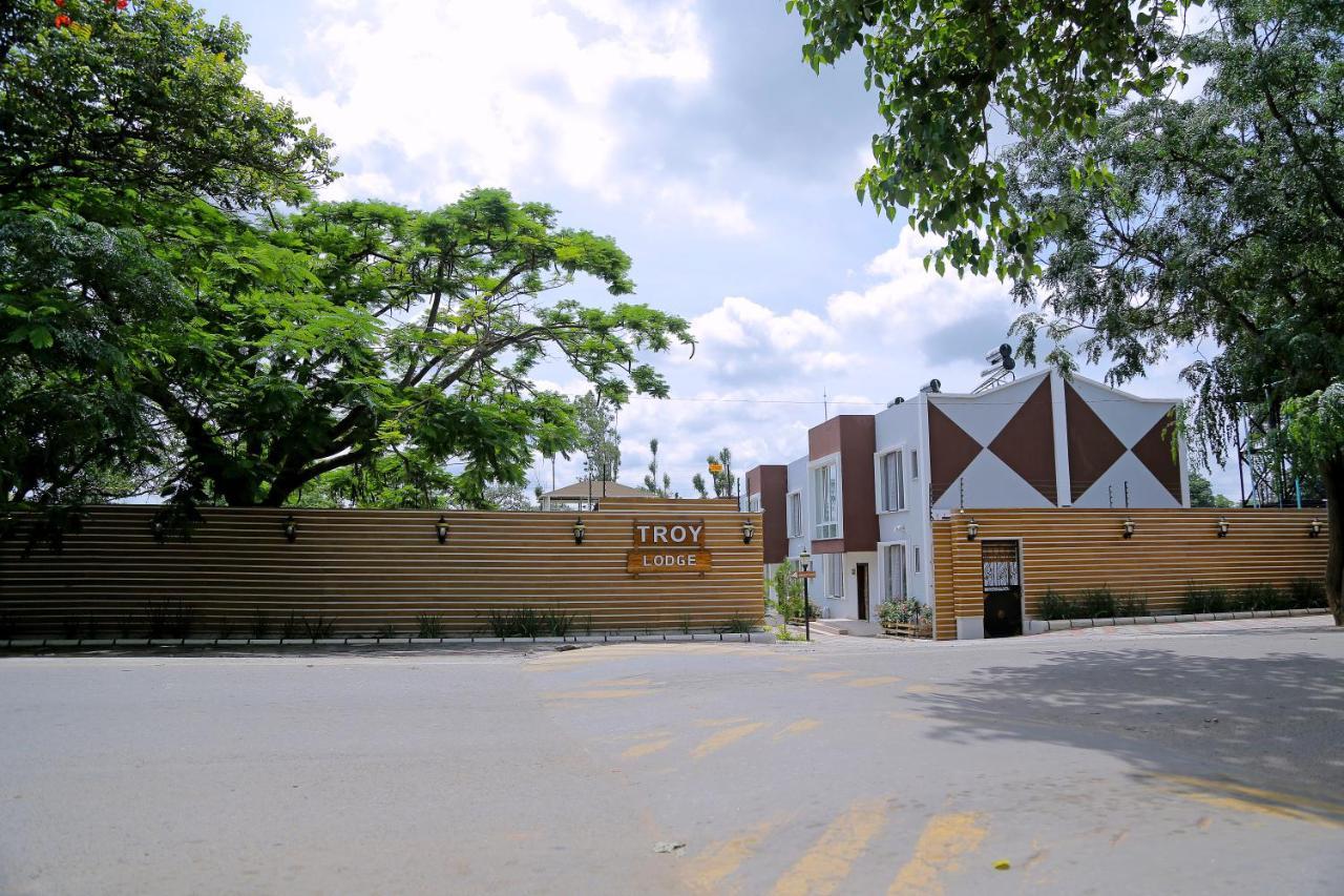 Troy Lodge ลุซากา ภายนอก รูปภาพ